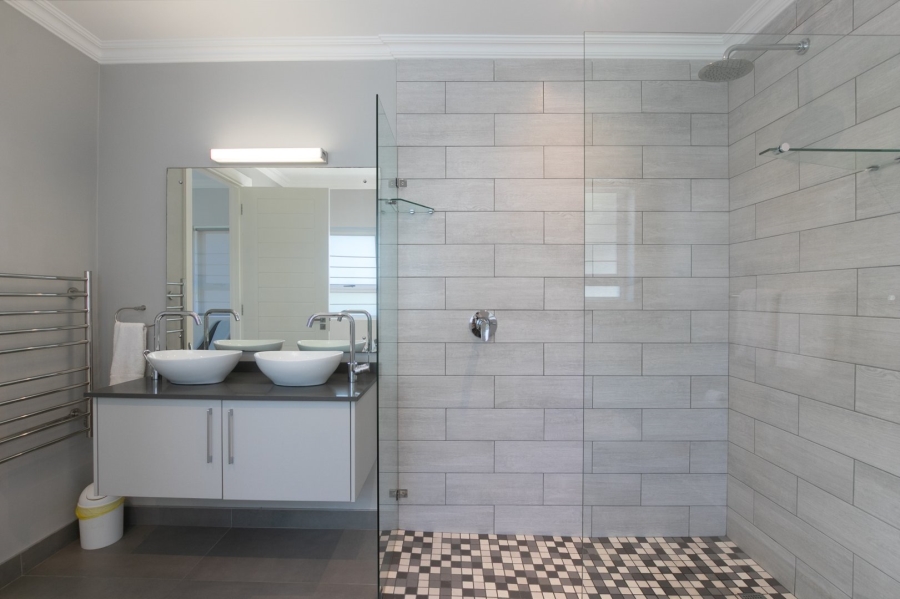 4 Bedroom Property for Sale in Kingfisher Creek Western Cape